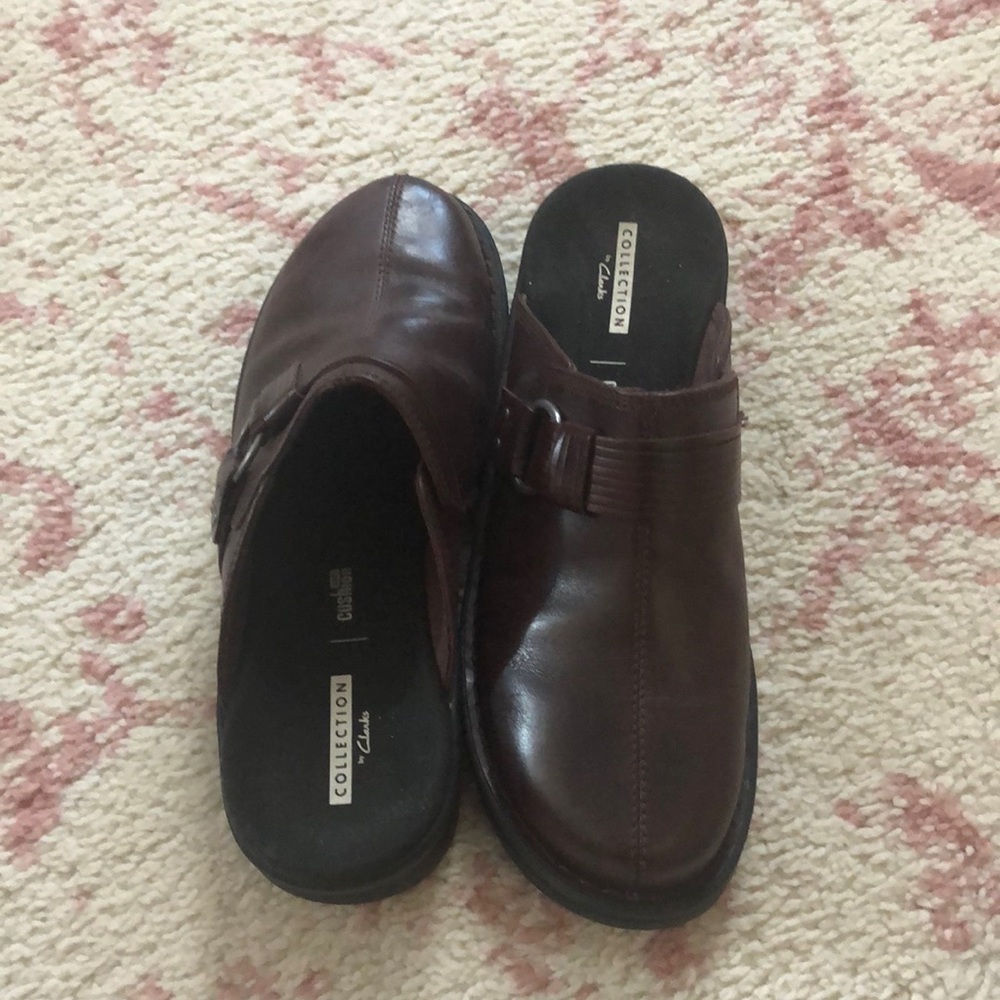 Maroon slide ons